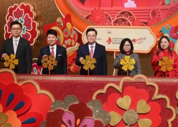 Parade kicks off LNY festivities