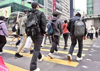 Jobless rate edges up to 3.2%