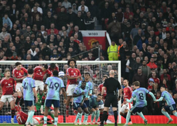 Arsenal held by Man Utd in latest Premiership setback