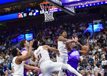 Cavs snap four-game losing skid; sink Jazz in Utah