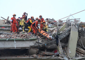 Chinese rescuers find six quake survivors in Myanmar