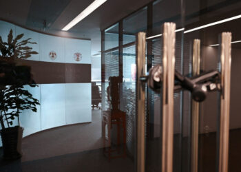 Chinese staff of US due diligence firm freed