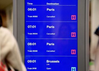 Eurostar passengers stranded by WWII bomb in Paris