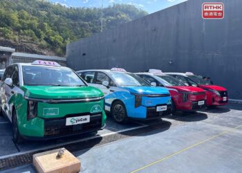 Fleet taxis do not have to charge by meter: govt