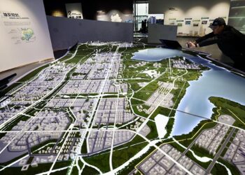 HK ‘in the fast lane to becoming IT hub’