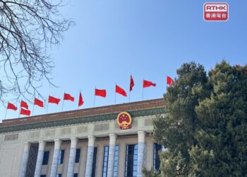 HK officials pledge to implement Two Sessions spirit