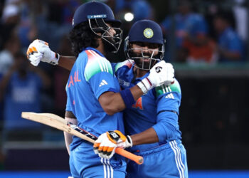 India advance to Champions Trophy final