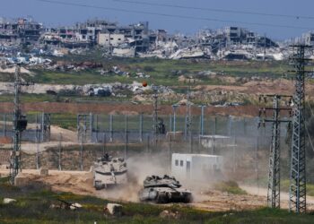 Israel resumes ground attacks in Gaza
