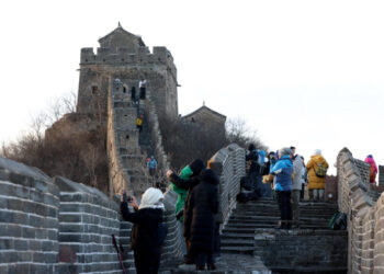 Japanese duo pay for Great Wall buttocks prank