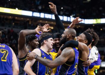 LeBron snaps Lakers’ three-game slump with late tip-in