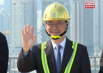 Lee to make room for private sector in high-tech park