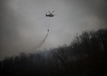 Light rain aids firefighters in South Korea