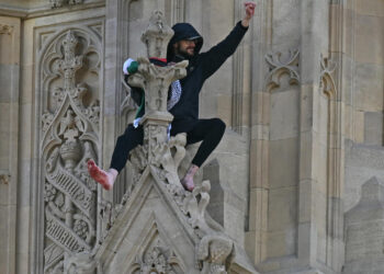 Man with Palestinian flag scales Big Ben