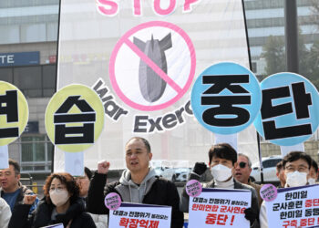 N Korea fires missiles as South begins drills with US