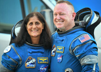 Nasa astronauts Wilmore and Williams splash down