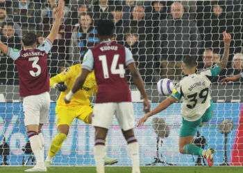 Newcastle sink West Ham to boost top four bid