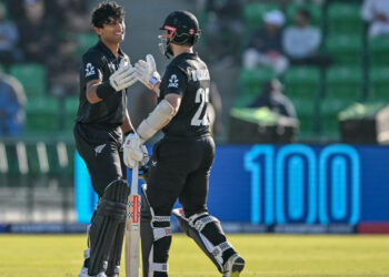 NZ crush South Africa to reach Champions Trophy final