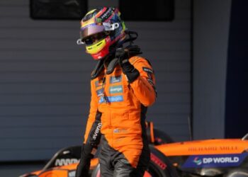 Oscar Piastri on pole for Chinese Grand Prix