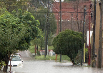 Six dead, hundreds evacuated in Argentina floods