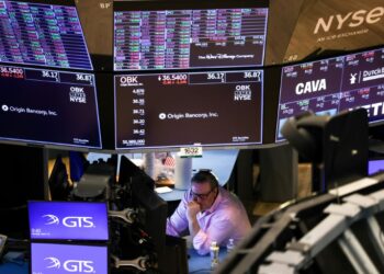 Stock markets plunge on US recession fears