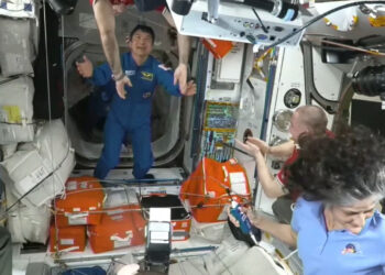 Stranded astronauts set to return after nine months