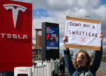 Tesla sales fall off a cliff in Europe