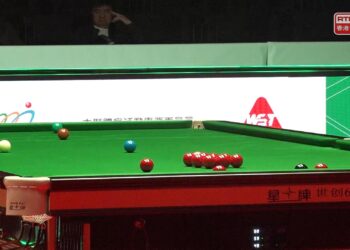 Trump in action as World Snooker Grand Prix begins