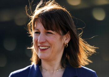 UK finance minister to unveil plan to cut red tape