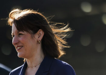 UK to announce more cuts in budget update