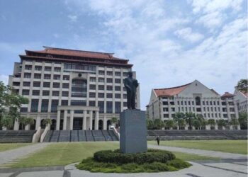 China works with neighboring countries for better future
