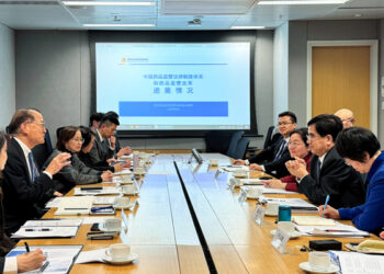 Health chief meets national official
