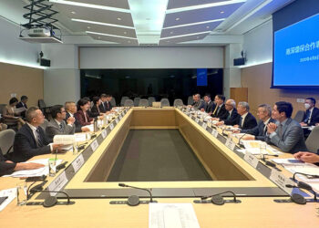 HK, SZ discuss green initiatives