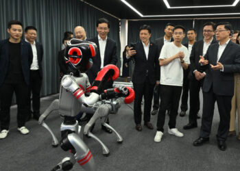 CE views Hangzhou’s I&T sector