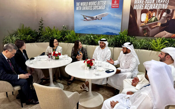 Rosanna Law meets UAE sports chief