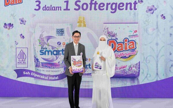 Introducing Daia 3-in-1 Softergent Lavender: Neelofa loves how it keeps clothes fresh, soft, and clean–without additional softener or luxury perfume