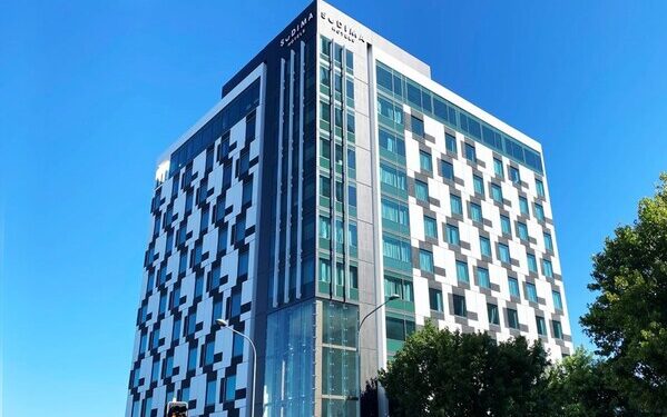 Otis Elevator Integrates with a Delivery Robot at New Zealand Hotel