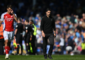 Arsenal title bid almost over after draw at Everton