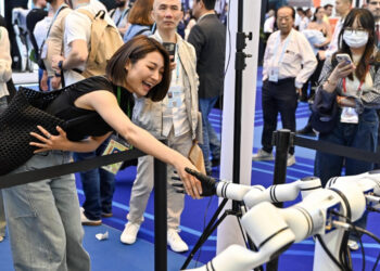 Canton Fair passes 30,000 landmark in a first