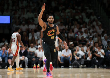 Cavs scorch Heat by 55 points to complete series sweep