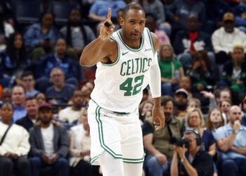 Celtics, Thunder keep NBA winning streaks alive