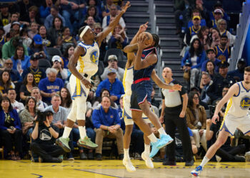 Clippers edge Warriors to clinch play-off spot