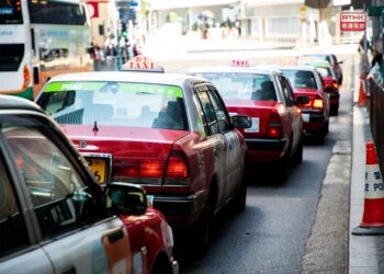 Govt to actively assist premium taxi fleets