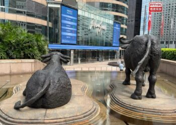 HK stocks ends with slight rebound