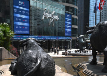 HK stocks rally on signs of end to hardline on tariffs