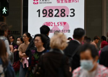 HK stocks slump has retail investors seeing red