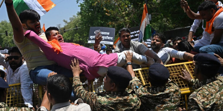 Indo-Pakistani tensions escalate over Kashmir killings