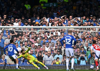 Liverpool closer to title as Everton hold Arsenal