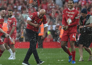 Liverpool thrash Spurs to take Premier League title