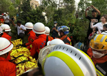 Mainland, SAR rescuers find quake survivor in Mandalay