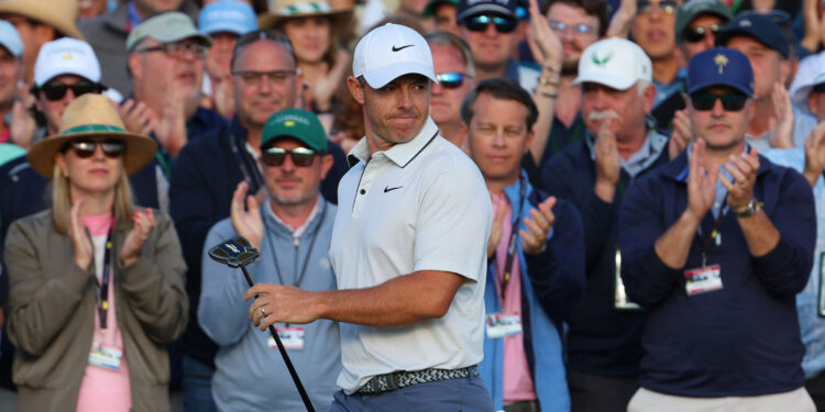 McIlroy puts in blistering third round to lead Masters